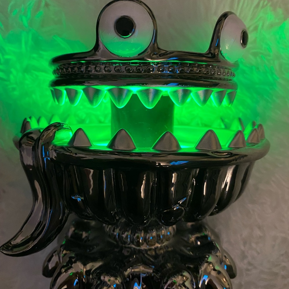 BBW Monster candle pedestal- READ DESCRIPTION